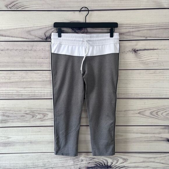 Fabletics Grey Drawstring Waist Low Rise Cropped Capri Leggings - Picture 1 of 6